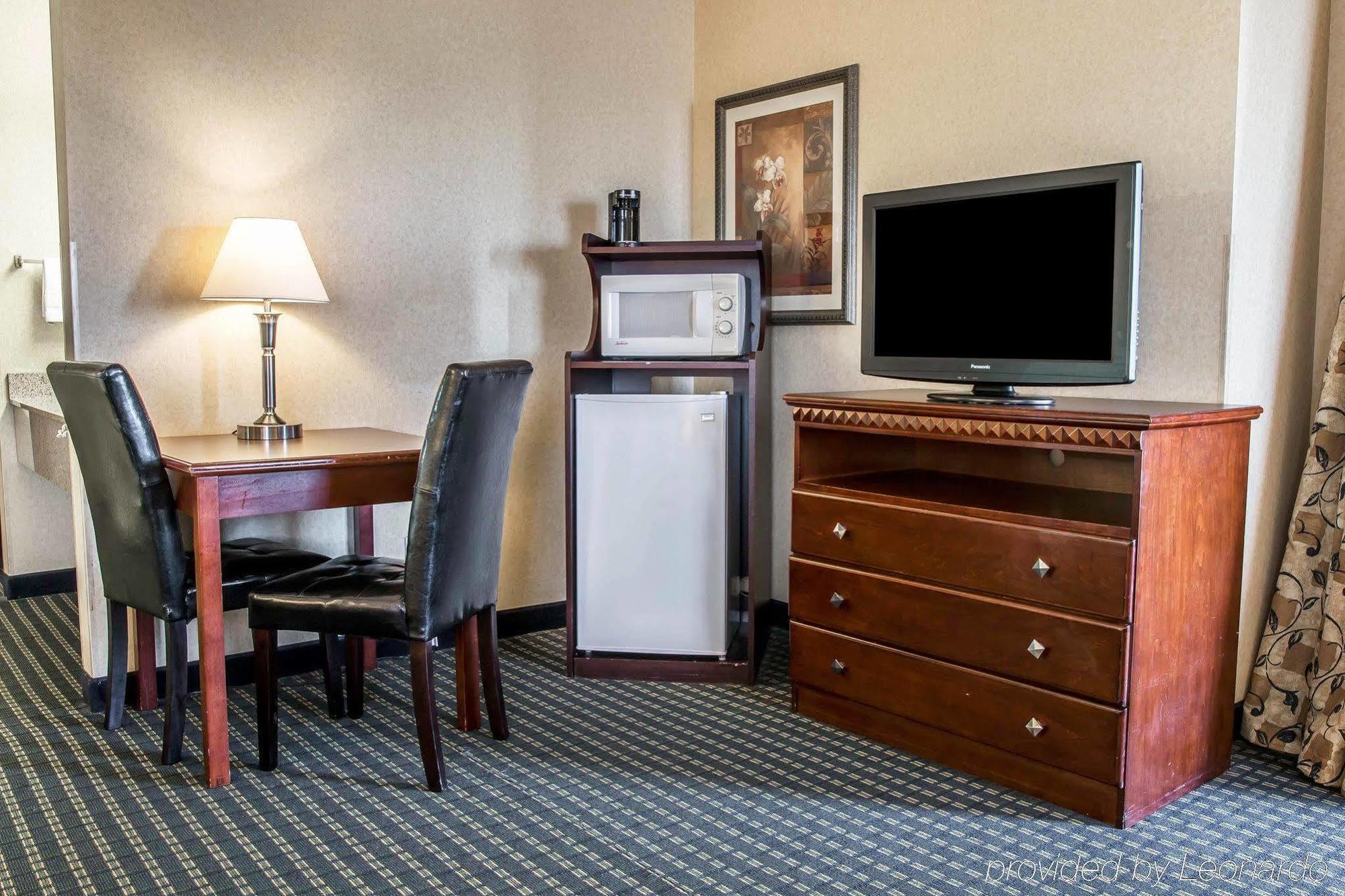 Quality Inn Marshall Near I-69 Exteriör bild