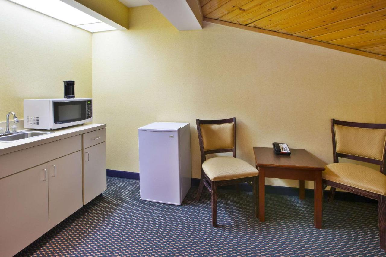 Quality Inn Marshall Near I-69 Exteriör bild